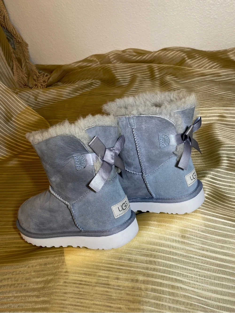 UGG Women's Short Boots Bow in Silver Blue Suede Genuine leather and fur, size 9